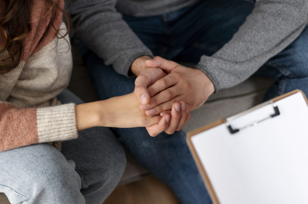 close-up-people-holding-hands